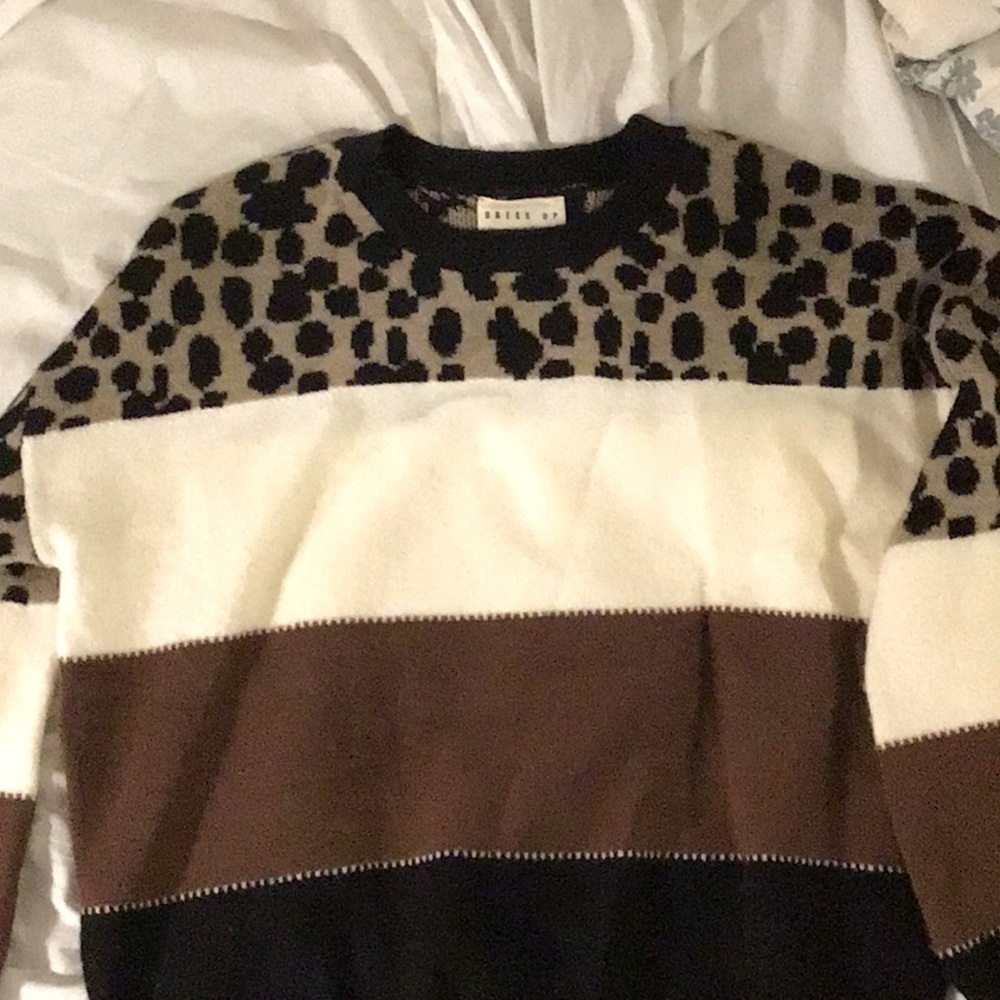Dress Up Boutique leopard block sweater size medium